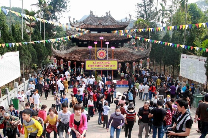 du lịch lễ hội, lễ hội chùa hương, lễ hội sự kiện, tưng bừng lễ hội những ngày cuối tháng 4 - kỳ 2