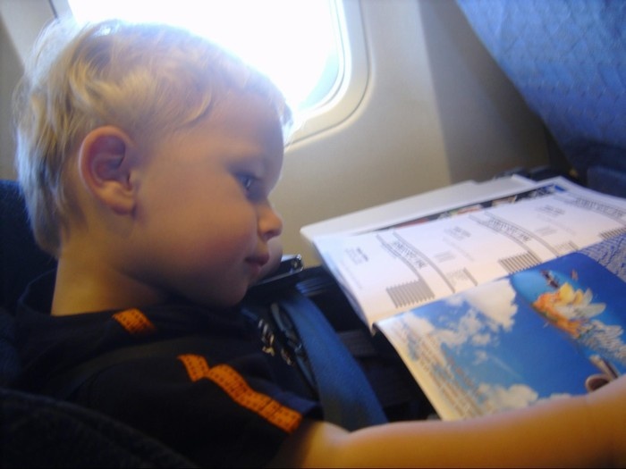 cẩm nang du lịch, du lịch mùa hè, mẹo du lịch, 10 lời khuyên hữu ích khi đi máy bay cùng trẻ nhỏ