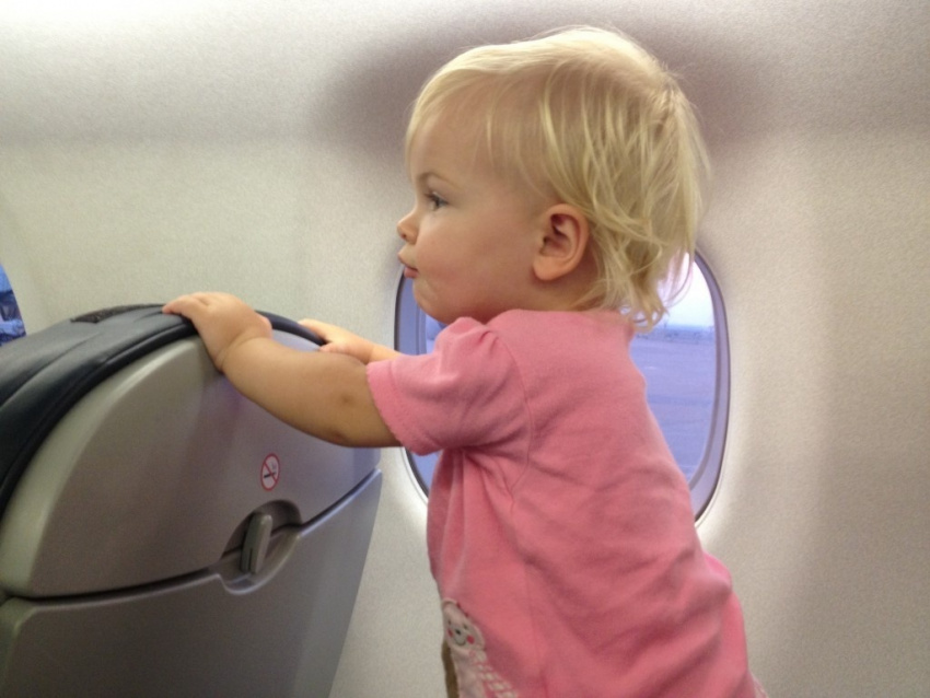 cẩm nang du lịch, du lịch mùa hè, mẹo du lịch, 10 lời khuyên hữu ích khi đi máy bay cùng trẻ nhỏ