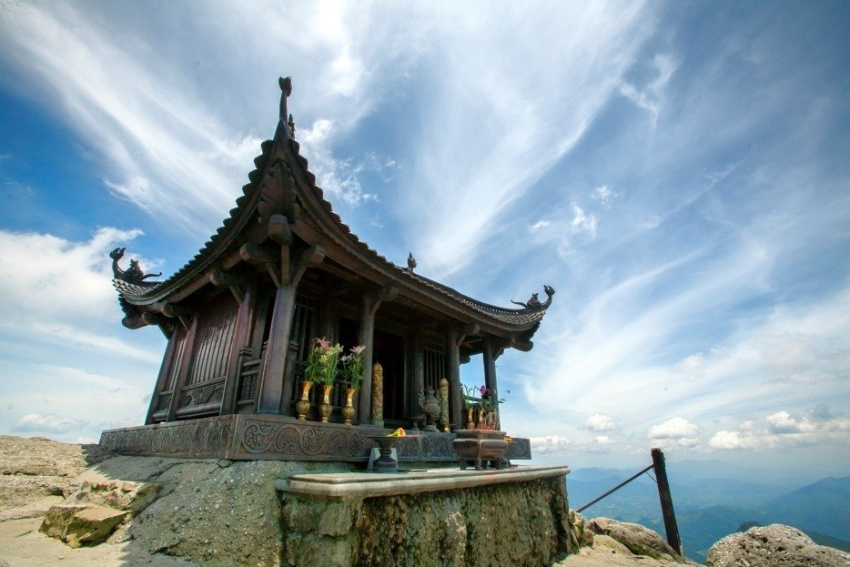 chùa linh ứng, chùa đồng yên tử, danh thắng yên tử, du lịch việt nam, núi tà cú, kỳ vĩ 6 công trình tâm linh tọa lạc ở độ cao bậc nhất việt nam - kỳ 2