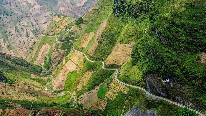 Vẻ đẹp ngoạn mục của 9 đường đèo hiểm trở nhất Việt Nam