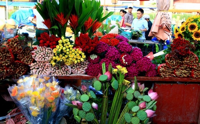du lịch hà nội, khám phá chợ hoa hà nội, khám phá hà nội, về và lạc bước trong khung cảnh chợ hoa hà nội