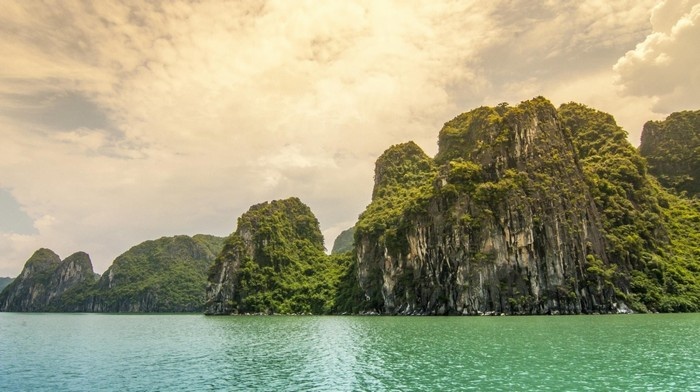 Tìm về những đảo ngọc mê hồn trên đất Việt Nam