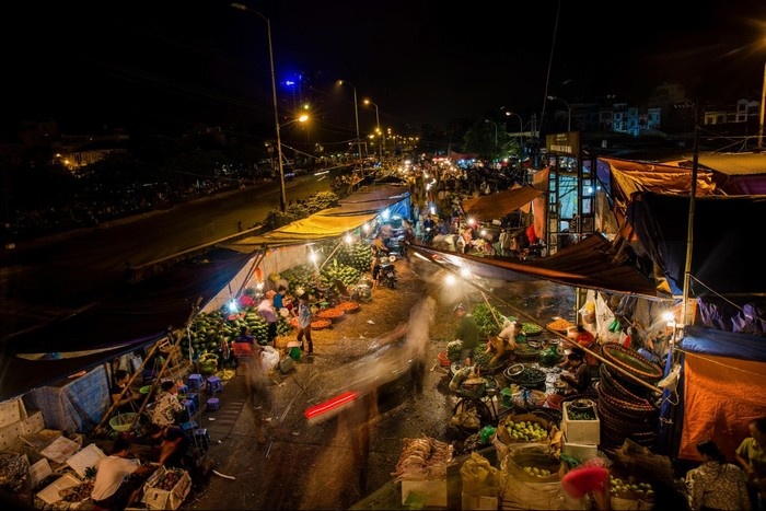 Chợ Long Biên – một trong 7 chợ trời thú vị nhất thế giới