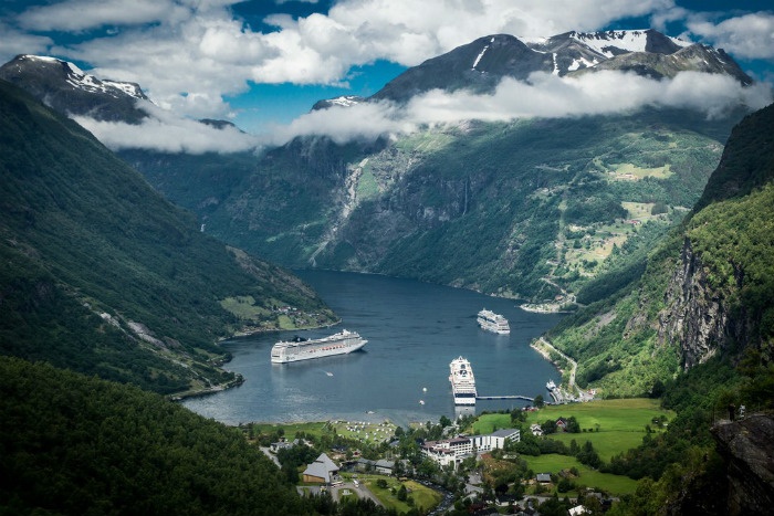 geirangerfjord, hồ ontario, khám phá vịnh hạ long, milford sound, venice, choáng ngợp với những 'thiên đường nước' trên khắp thế giới