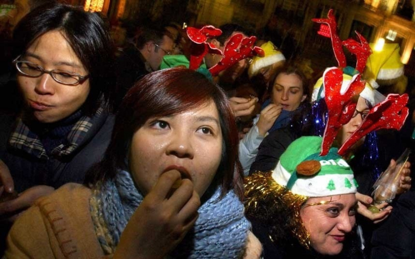 10 phong tục đón năm mới kỳ quặc trên thế giới