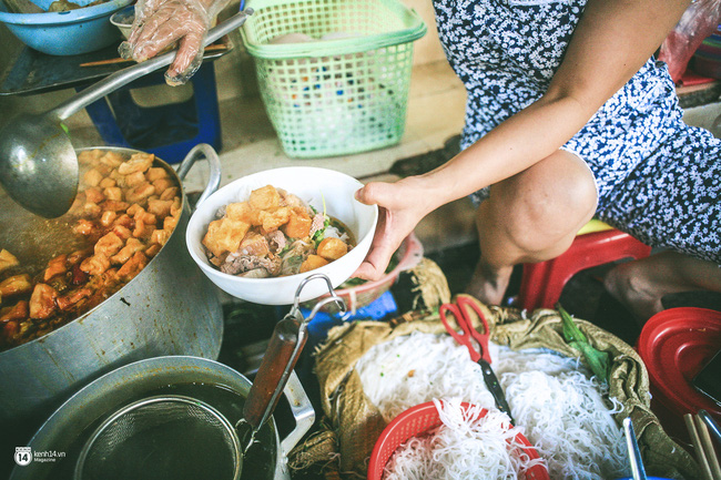 {}, 10 quán bún riêu, bún ốc nghe đã thấy ngon sau những ngày “ngất ngây” vì ăn tết