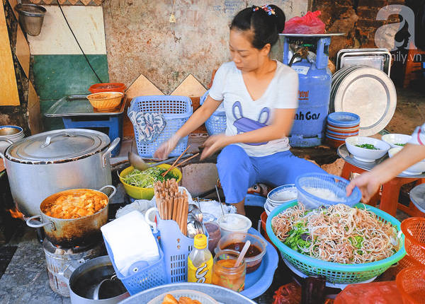 {}, 10 quán bún riêu, bún ốc nghe đã thấy ngon sau những ngày “ngất ngây” vì ăn tết