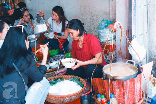 {}, 10 quán bún riêu, bún ốc nghe đã thấy ngon sau những ngày “ngất ngây” vì ăn tết