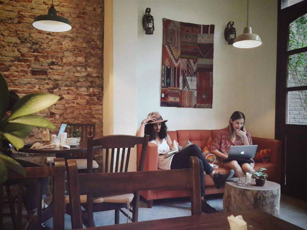 Các quán cà phê cho người ‘không biết đi đâu’ ngày Tết ở Hà Nội