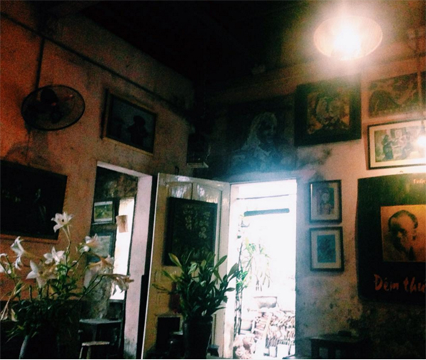 {}, những quán cà phê mang phong cách hoài cổ, gợi nhớ về sài gòn và hà nội xưa