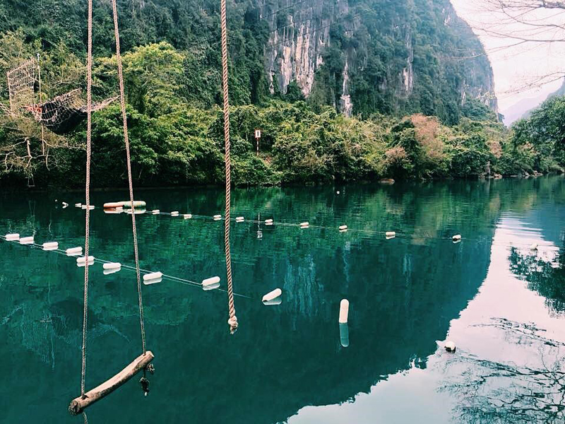 Vẻ đẹp ngỡ tiên cảnh của suối Nước Moọc, Quảng Bình