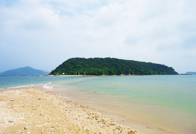 Lại xuất hiện con đường đi bộ trên biển ở đảo Nhất Tự Sơn, Phú Yên