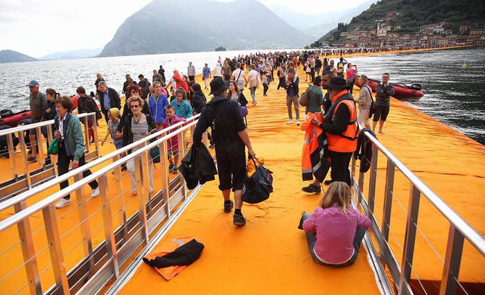 du lịch hồ iseo, du lịch italy, thế giới đó đây, hàng nghìn du khách đổ đến italy đi bộ trên nước