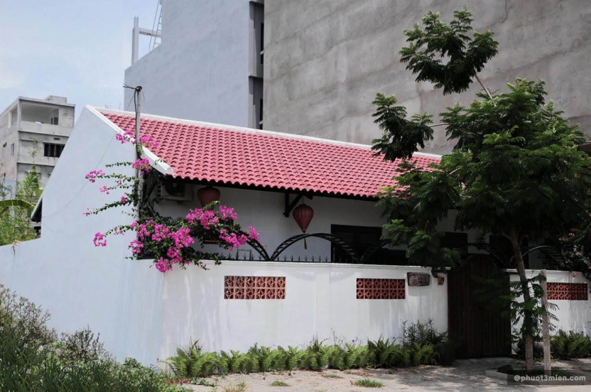 Check in Nhà Bơ & Miu Homestay gần biển Mỹ Khê Đà Nẵng, kiến trúc phong cách Phố Cổ