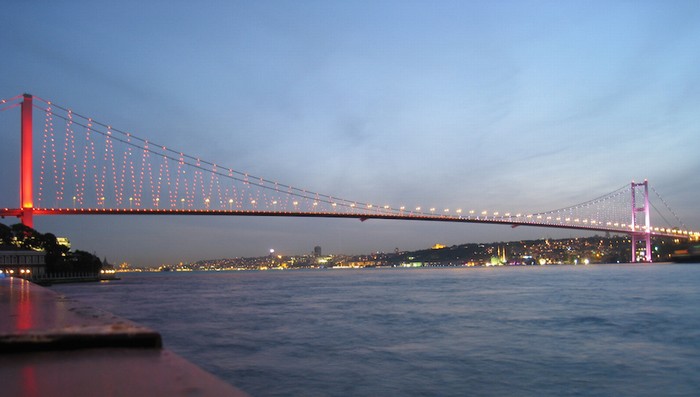 Bosphorus – cây cầu là điểm nóng trong đảo chính ở Thổ Nhĩ Kỳ