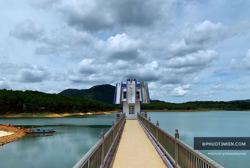 Hồ Tuyền Lâm – xứng danh Nam Thiên Đệ Nhất Hồ tại xứ sở xương mù