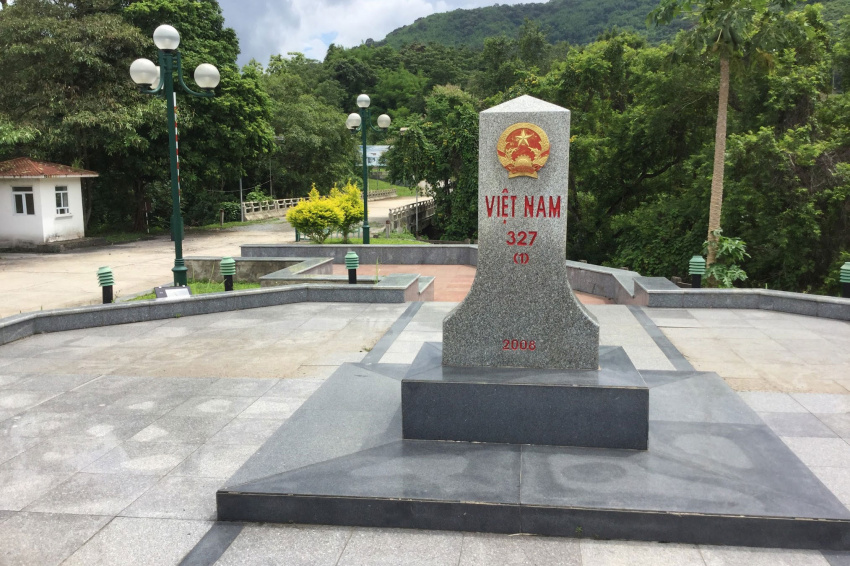 Mốc biên giới Việt Nam Lào từ 301-400