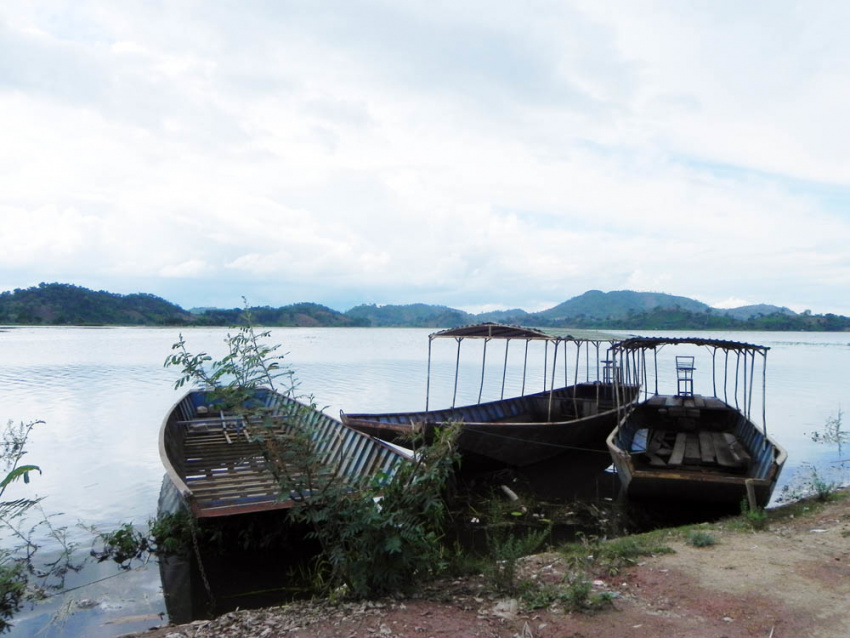 khung cảnh bình yên của buôn jun bên hồ lắk