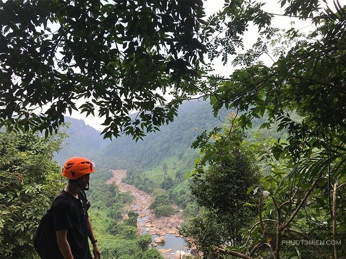 Review chuyến trekking Hang Giếng Voọc gần Suối Moọc (theo tour)