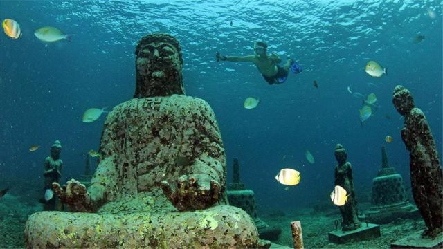 du lịch bali, du lịch indonesia, khám phá thế giới, thế giới đó đây, bí mật hé lộ về 'ngôi chùa hơn 2000 năm tuổi' bị vùi lấp ở biển bali