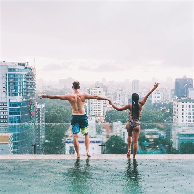 Truy tìm bể bơi “view lơ lửng giữa trời” duy nhất ở Sài Gòn