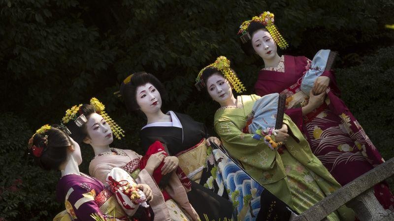 có gì khác nhau giữa geisha và maiko trong văn hóa truyền thống nhật bản?