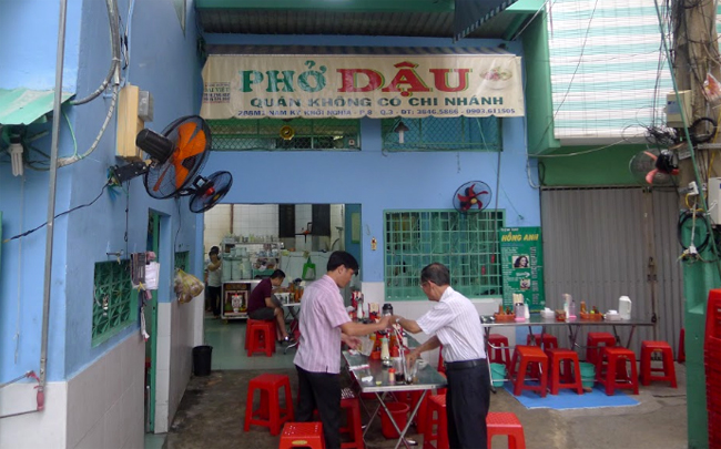 Quán phở ‘lệch’ khẩu vị người Sài Gòn nhưng lúc nào cũng đông khách