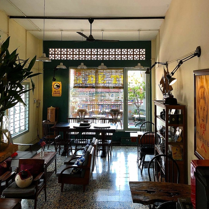 {}, những quán cà phê theo phong cách cổ điển hút khách tại sài gòn