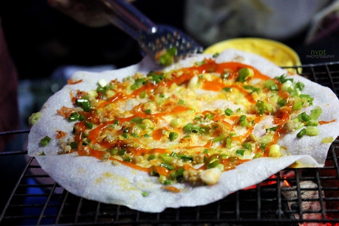 10 món ăn vặt biến tấu từ bánh tráng của giới trẻ Sài Gòn