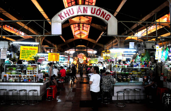 Món ăn vặt bên trong chợ Bến Thành Sài Gòn
