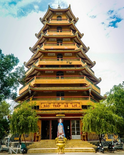 Du lịch Sài Gòn dịp Tết cùng đi thăm những ngôi chùa nổi tiếng