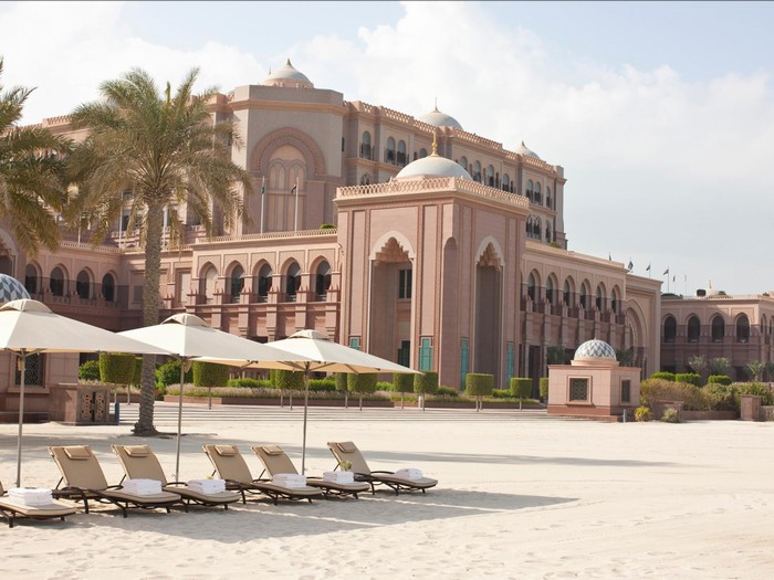 abu dhabi, emirates palace spa, khám phá thế giới, thế giới đó đây, bên trong spa du khách đắp mặt bằng vàng