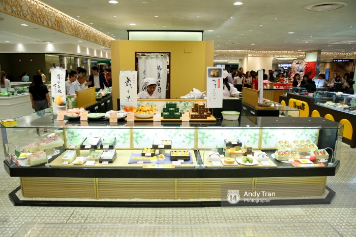 những món ăn nào đang được check in nhiều nhất trong khu ẩm thực của takashimaya/saigon centre?