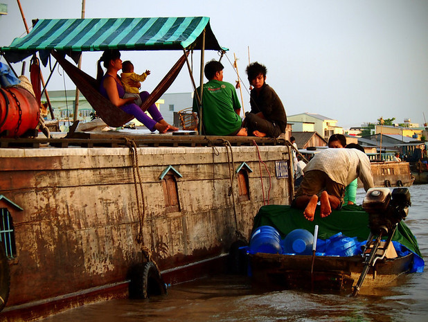 Du lịch qua ảnh: Buôn bán bên bờ sông Cửu Long
