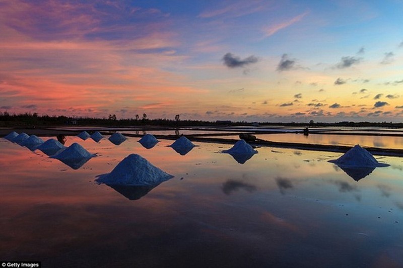 Đồng muối Việt Nam thuộc top điểm ngắm hoàng hôn đẹp nhất thế giới