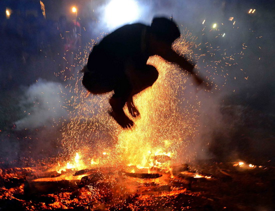Lễ hội nhảy lửa của người Pà Thẻn, Hà Giang