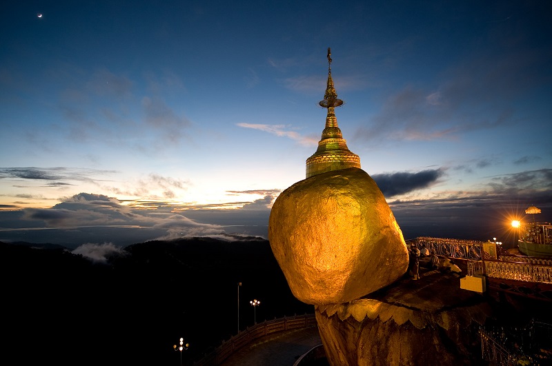 Hòn đá vàng – Kiệt tác của miền đất Phật Myanmar