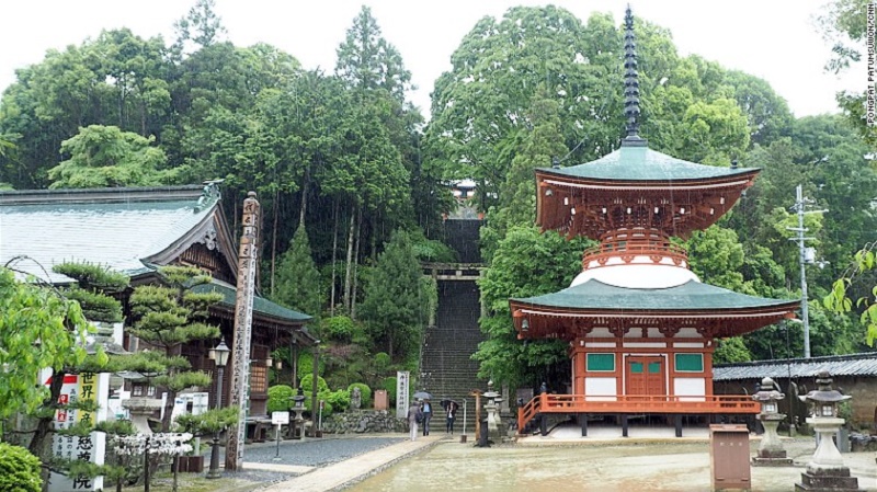 Ngôi đền treo hàng trăm “bộ ngực” phụ nữ ở Nhật Bản