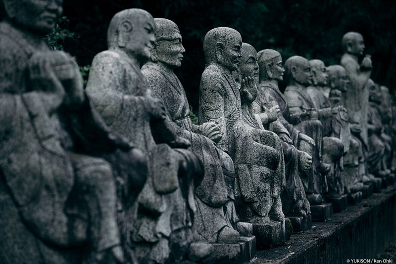 {}, 800 pho tượng ẩn hiện trong công viên bỏ hoang ở nhật bản