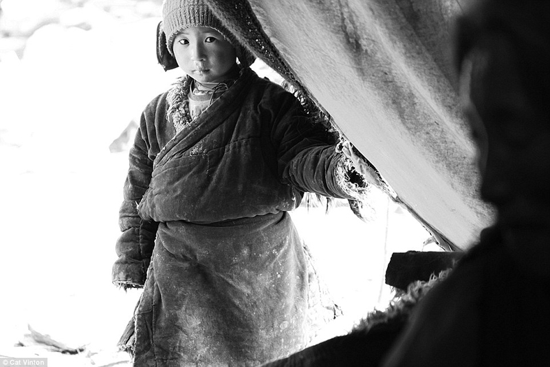 {}, cuộc sống tách biệt thế giới văn minh của người tây tạng tại dãy himalaya