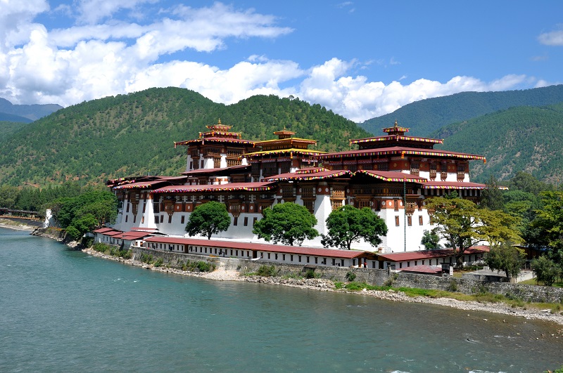 {}, 7 lý do khiến bhutan nghèo nhưng yên bình nhất thế giới