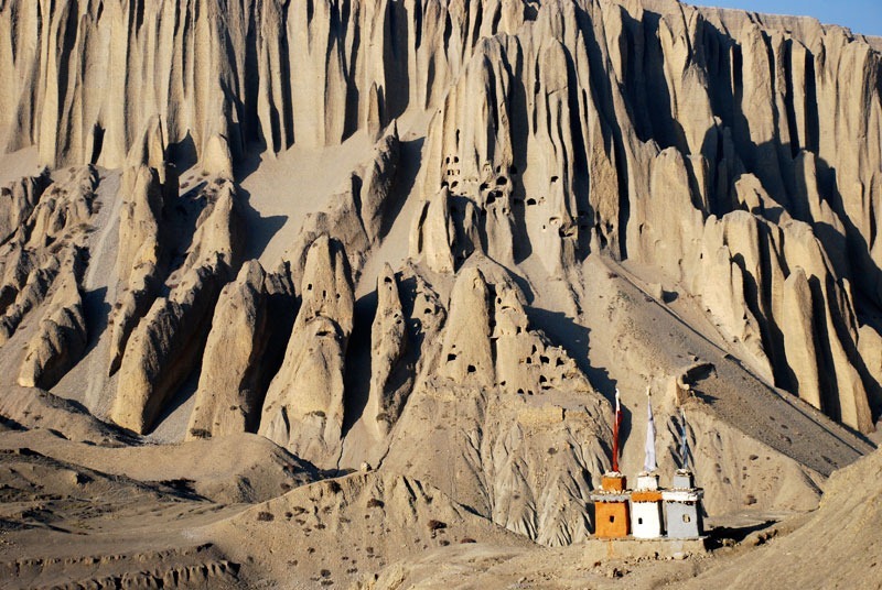 Những hang động “bất khả xâm phạm” ẩn trong dãy Himalaya