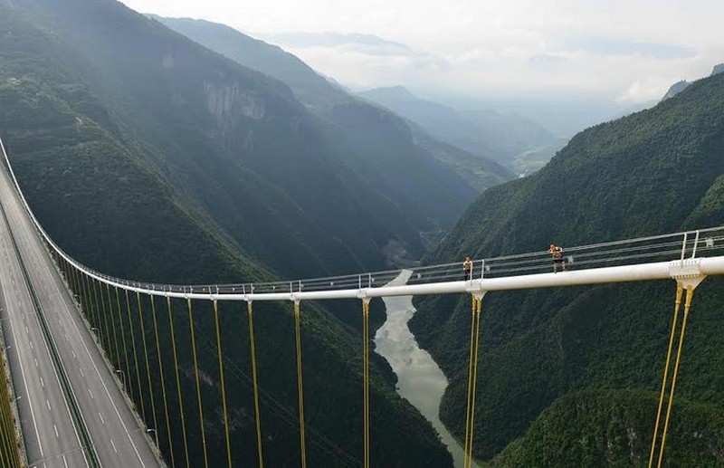 {}, choáng ngợp với cây cầu cao nhất thế giới ở trung quốc