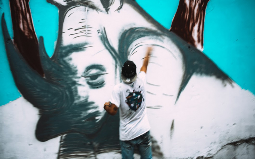 “biến hóa” 17 bức tường trong con hẻm sg thành những bức vẽ graffiti thú vị về loài tê giác