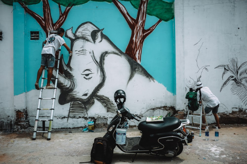 “biến hóa” 17 bức tường trong con hẻm sg thành những bức vẽ graffiti thú vị về loài tê giác
