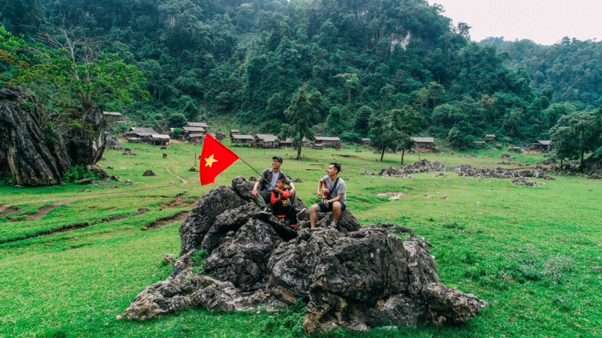 travel vlogger đào minh tiến: khát khao cầm lá cờ tổ quốc vi vu khắp việt nam
