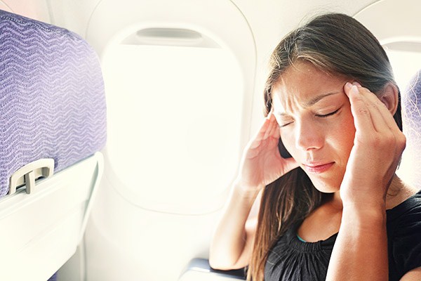 note ngay 6 mẹo tránh ù tai khi đi máy bay hiệu quả nhất
