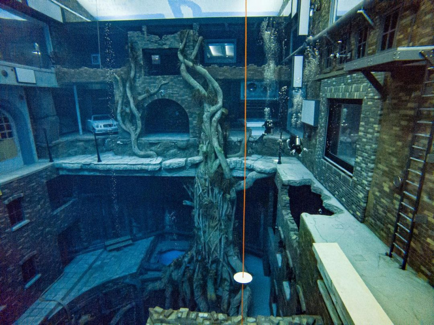 deep dive dubai, dubai, bể bơi sâu nhất thế giới ở dubai - deep dive dubai