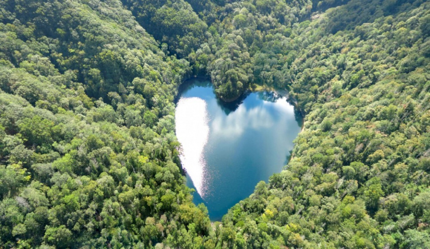 hồ toyoni, hồ nước hình trái tim, đi ngắm hồ nước hình trái tim lãng mạn nhất “xứ phù tang”